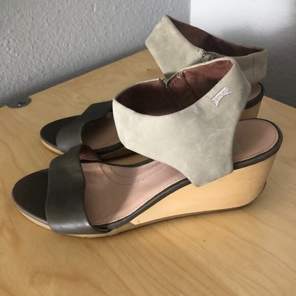 Camper Laura Leather Wedge Sandals - Picture 8 of 11